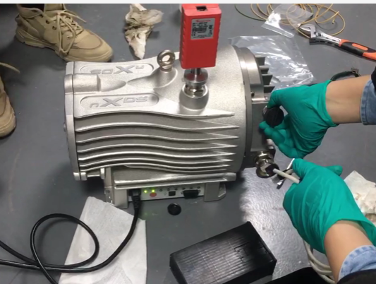 用真空計檢測泵的抽氣性能