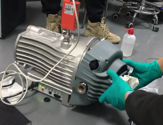 接上風扇電源，安裝風扇