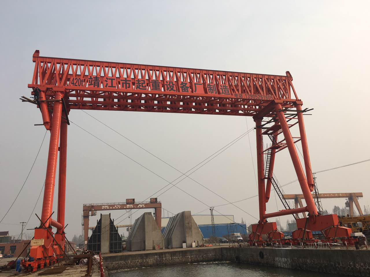 門(mén)式起重機(jī)的安全保護(hù)裝置及制約作用 門(mén)式起重機(jī)的安全保護(hù)裝置及制約作用